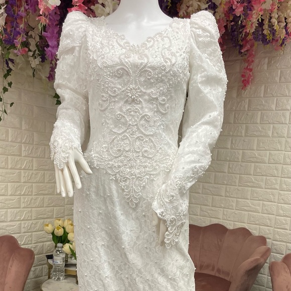 Dresses & Skirts - Vintage Pearl Wedding Gown
